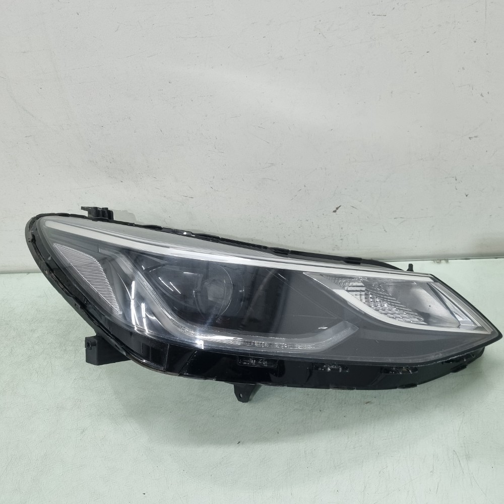 Farol Direito Com Led Chevrolet Cruze 2017/ 2023 Recuperado. Direito/passageiro 1