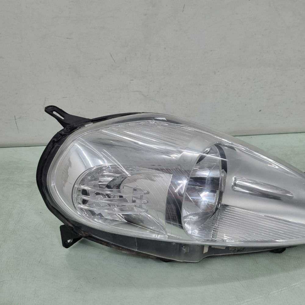 Farol Do Lado Direito Fiat Punto Modelos 2009/2012 Direito/passageiro 4