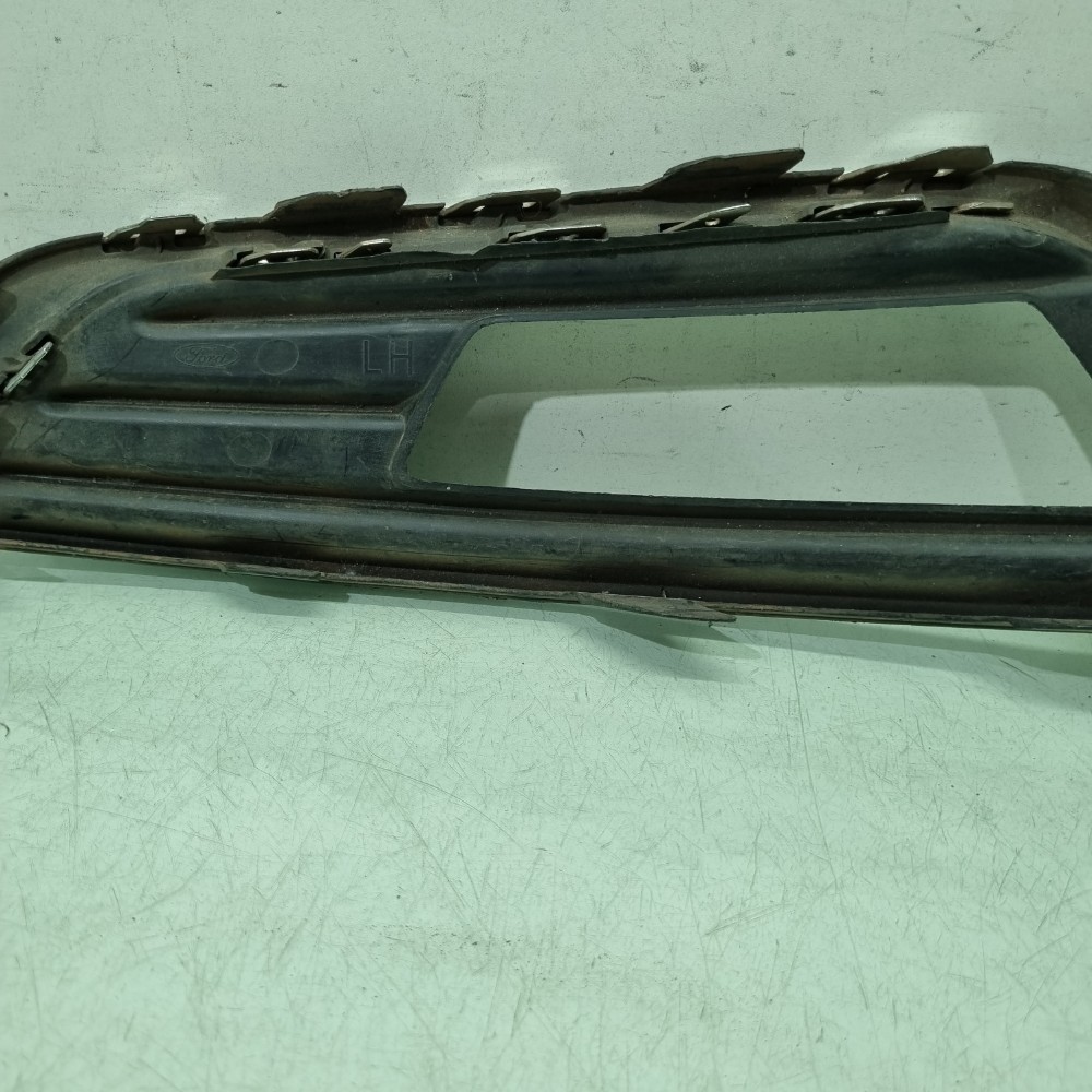 Moldura Cibié Esquerdo Ford Focus Modelos 2016/2020 Preto Esquerdo 2