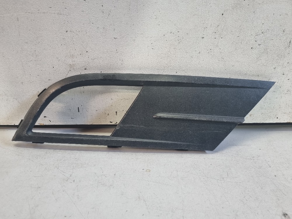 Moldura Direita Do Cibié Volkswagen Jetta 2015/2018 Seminova