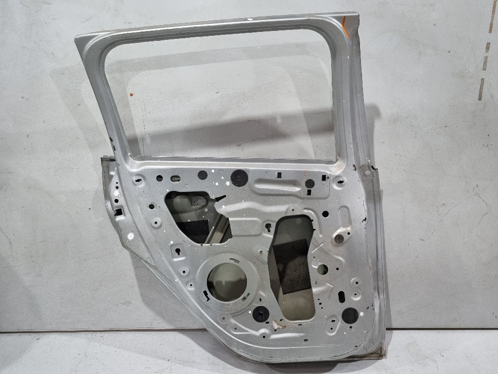 Porta traseira esquerda Peugeot 2008 2016/2022 4