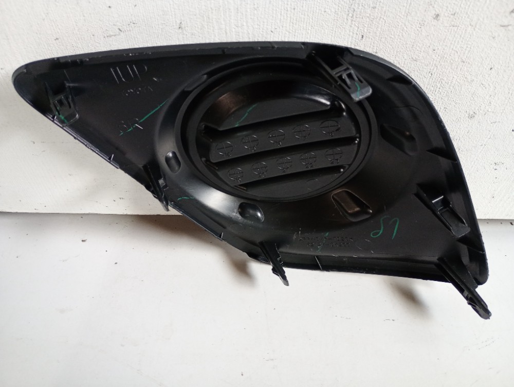 Moldura Direita Do Farol De Milha Hilux 2016/2018 3