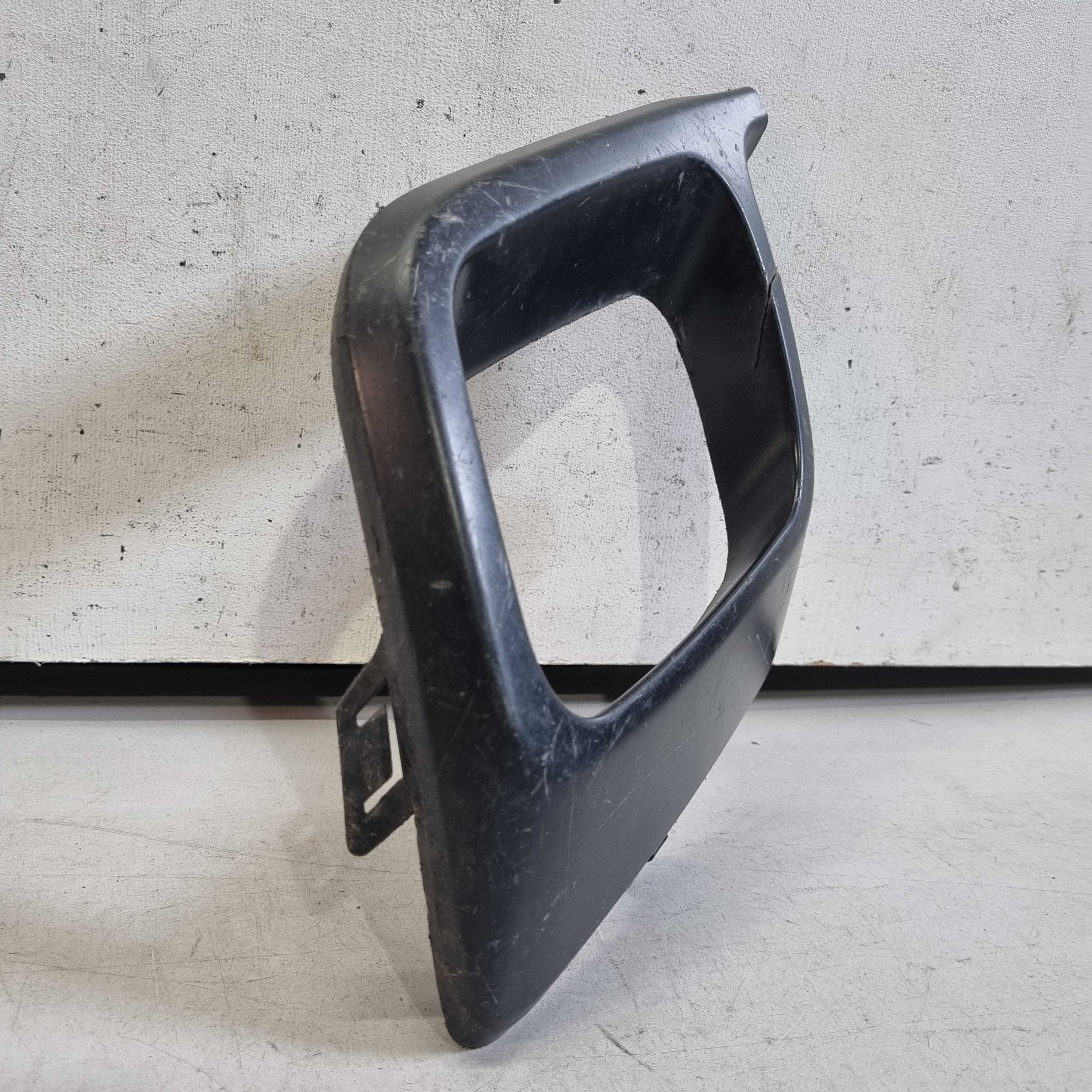 Moldura Lado Direito Grade Fompass Diesel 2017/2020 Seminovo 2