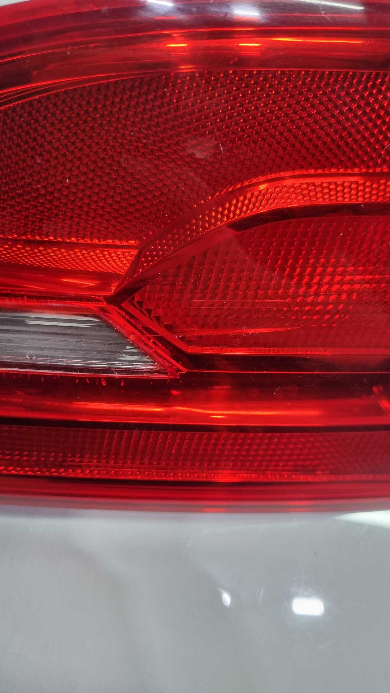 Lanterna Direito tampa Volkswagen Jetta modelo 2012/2015 5