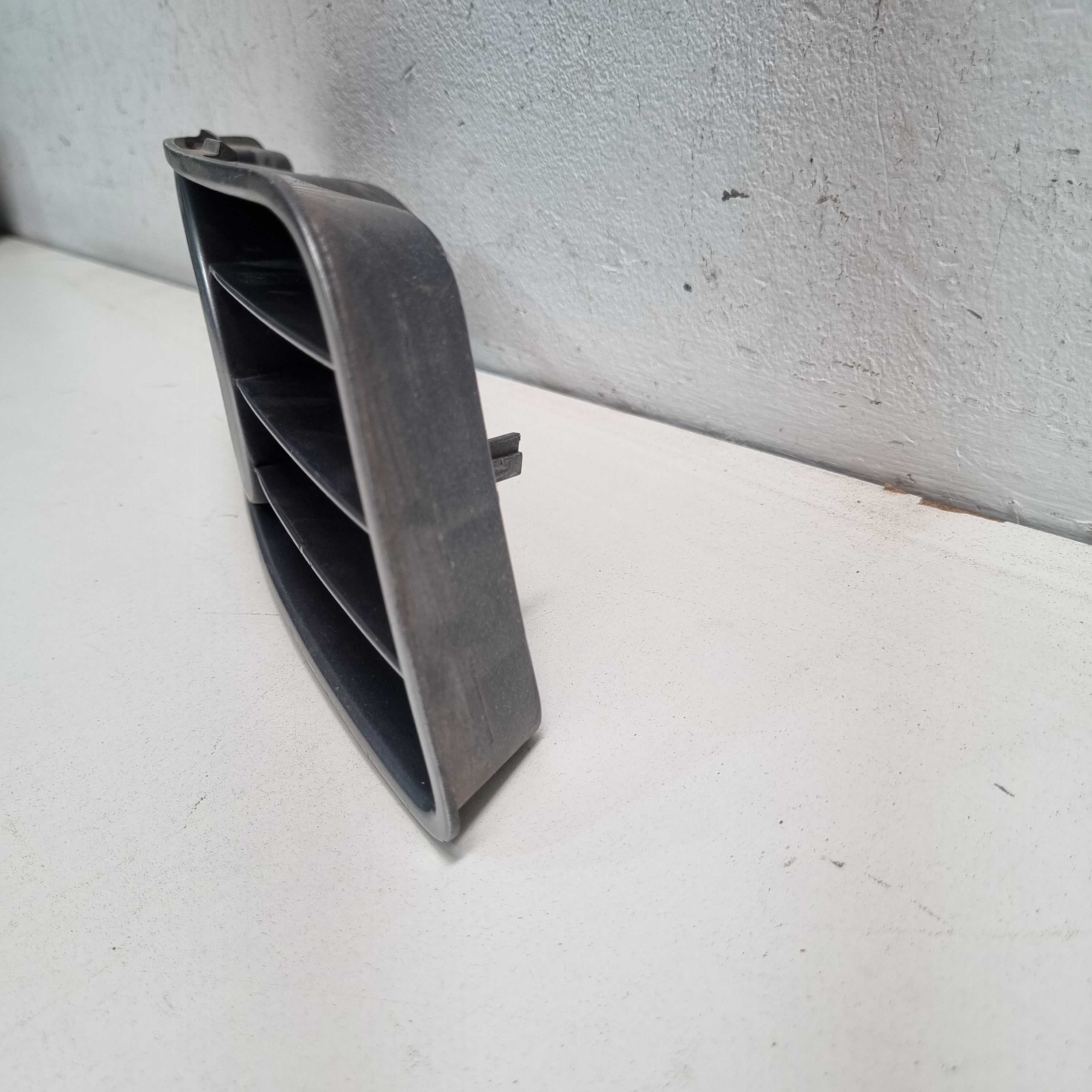 Moldura Milhado Lado Direito Fiat Linea Modelos 2010/2013 Prata Direito 3
