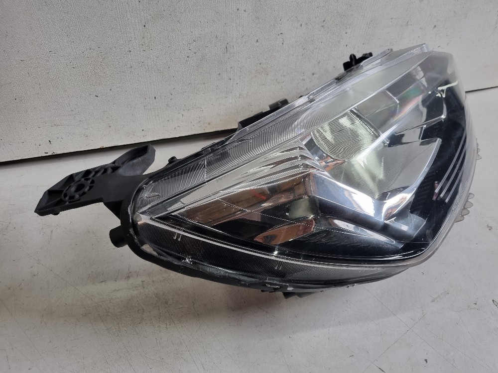 Farol Direito  Peugeot  208 2020 / 2024 Recuperado Original. Direito/passageiro 2