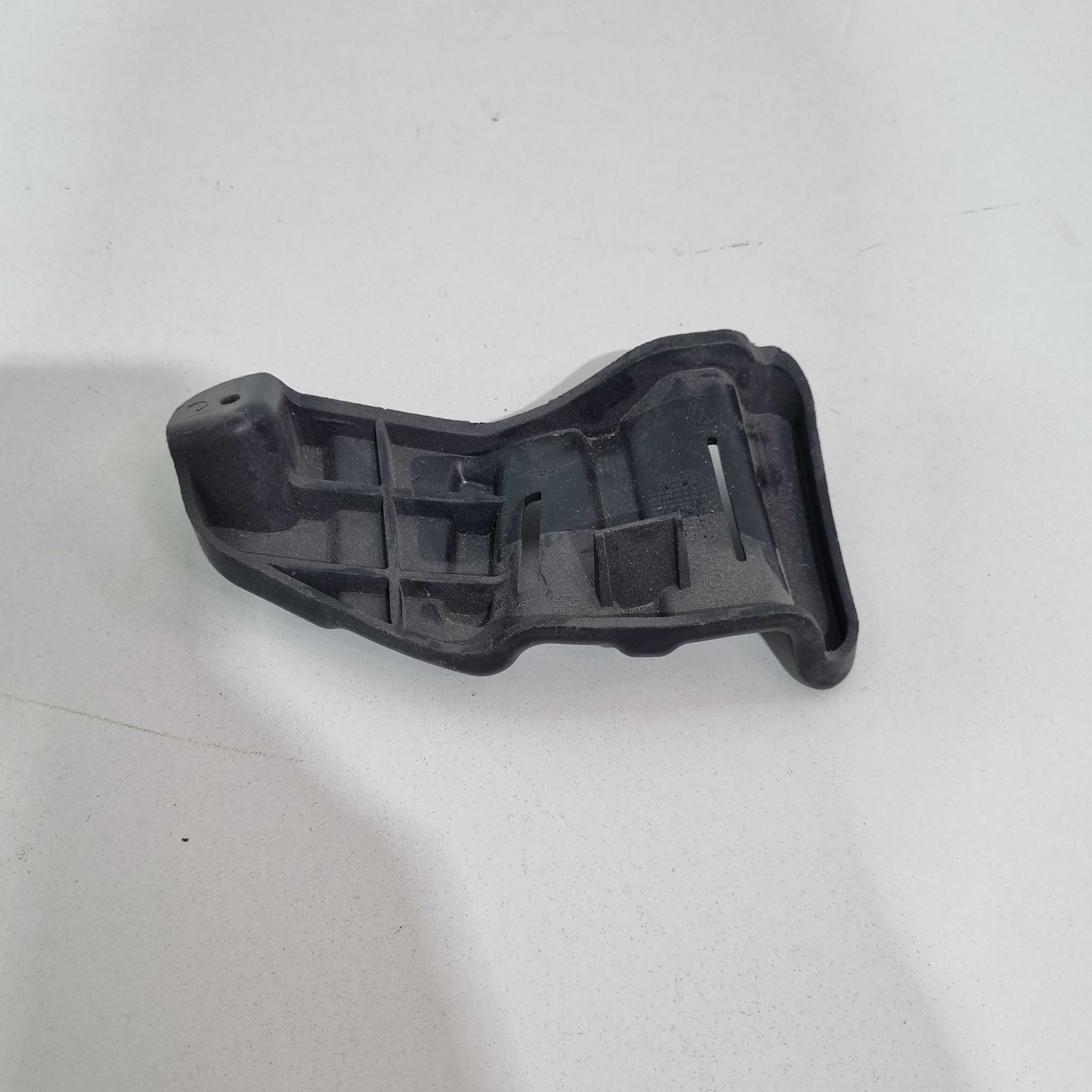 Guia Direita Do Parachoque Traseiro Vw Fox 2010/2014 2