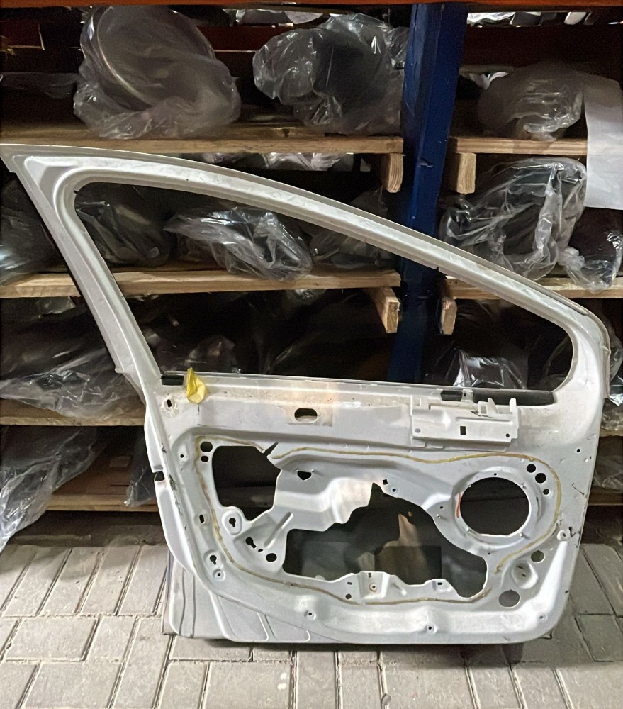 Porta Dianteira Esquerda Peugeot 308 2012/2016 Dianteira Esquerda Branca 2