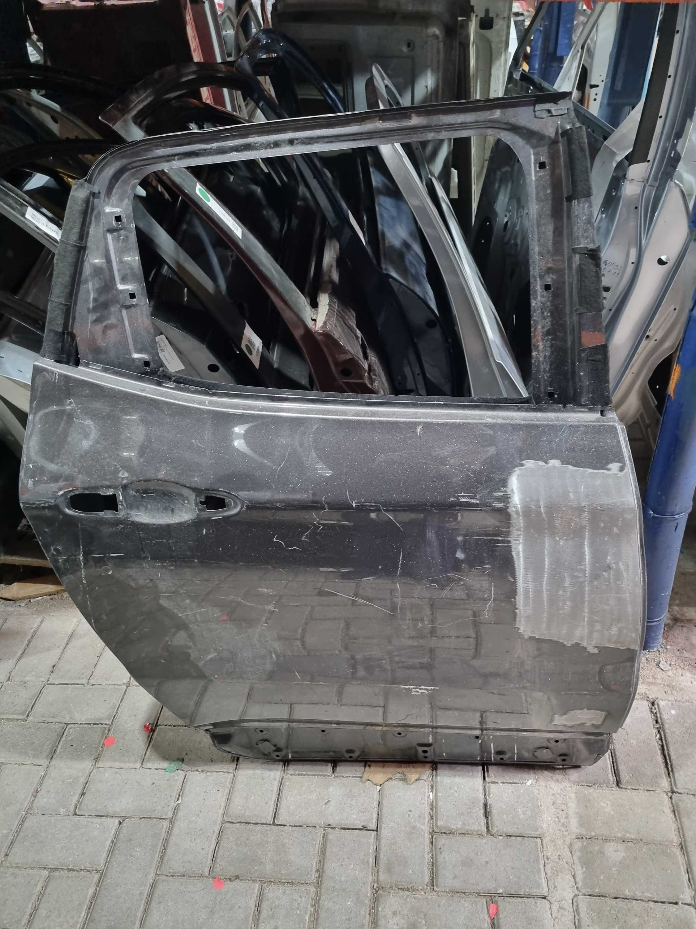 Porta traseira lado direito Toro 2016/2014 2