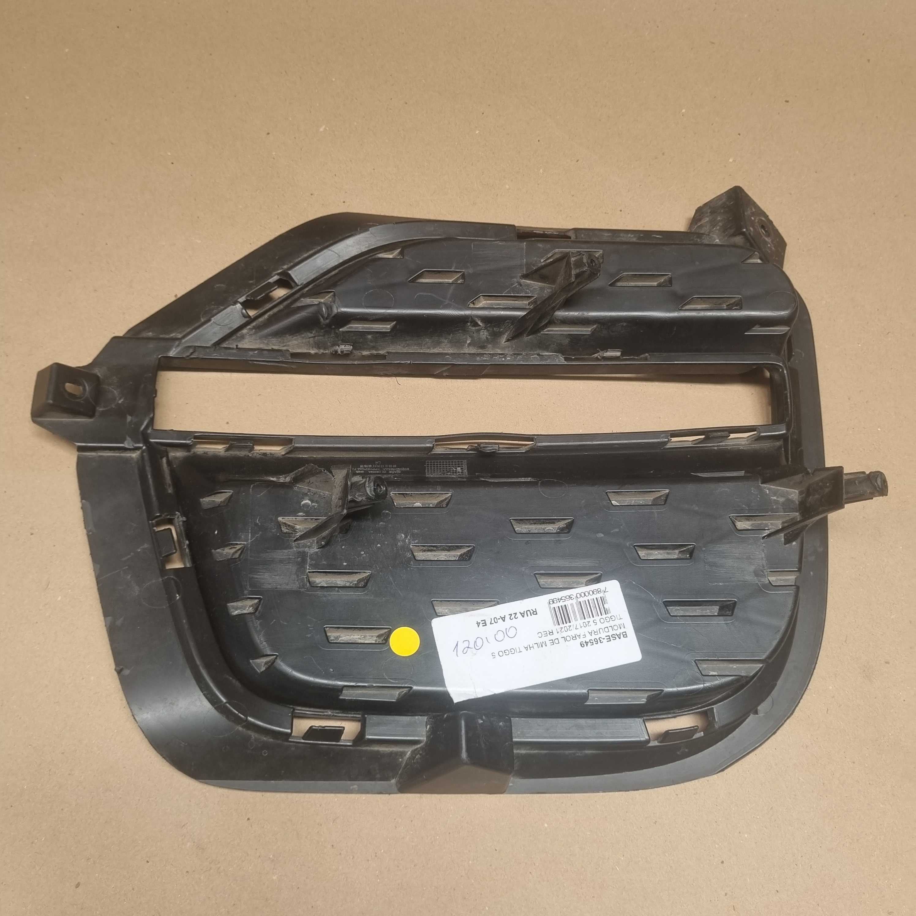 Moldura Farol De Milha Esquerdo Chery Tiggo 5 2017/2021 Preto Esquerdo 2