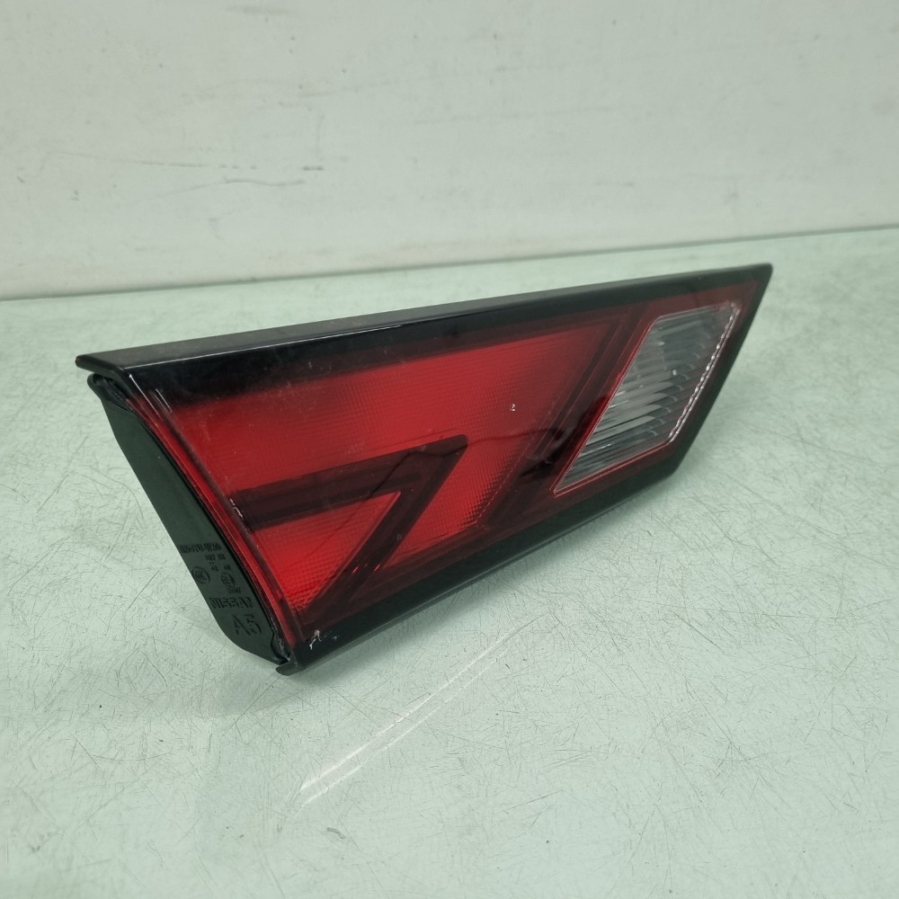 Lanterna Esq Tampa Traseira Nissan Sentra 2020/2023 Seminova 2