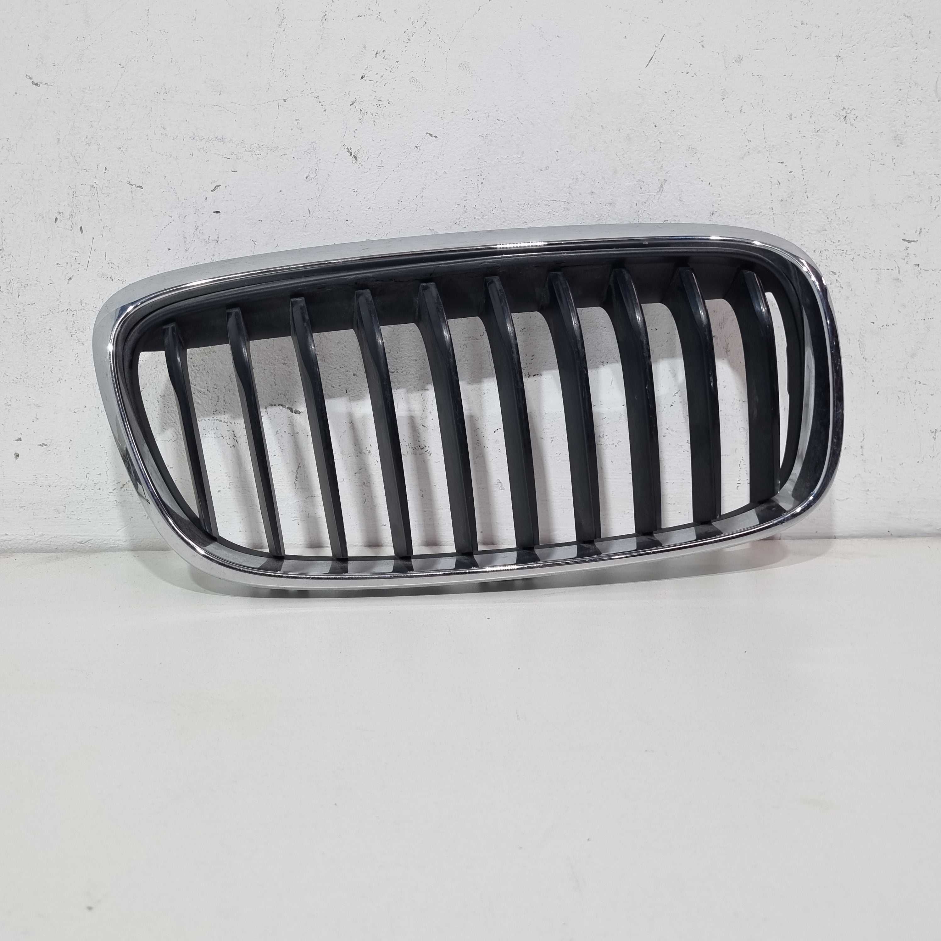 Grade Direita Do Parachoque Dianteiro Bmw 535i 2013/2016 Cromado