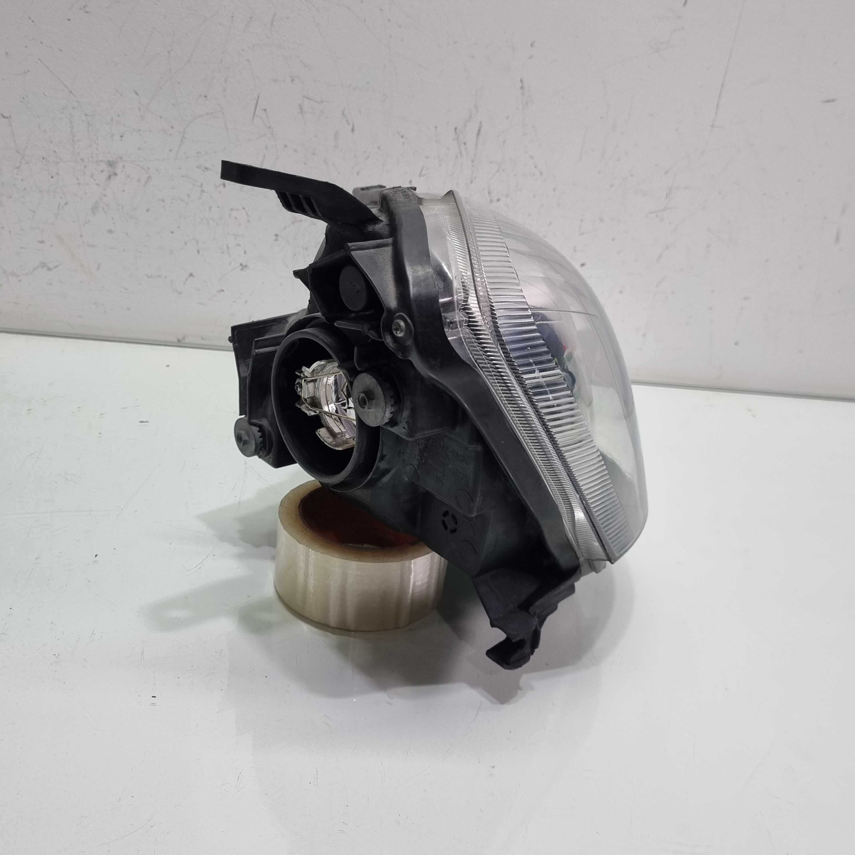 Farol  lado direito Toyota Etios 2013/2019 1