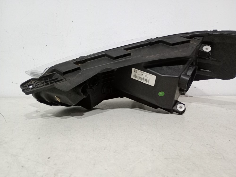 Farol Direito Fiat Strada 2020/2024 Recuperado 4
