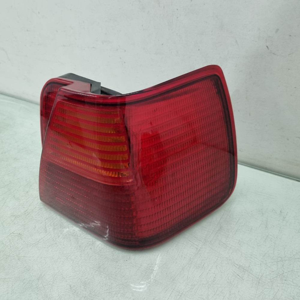 Lanterna Traseira Direito Volkswagen Santana 1998/2004 – Dir 6
