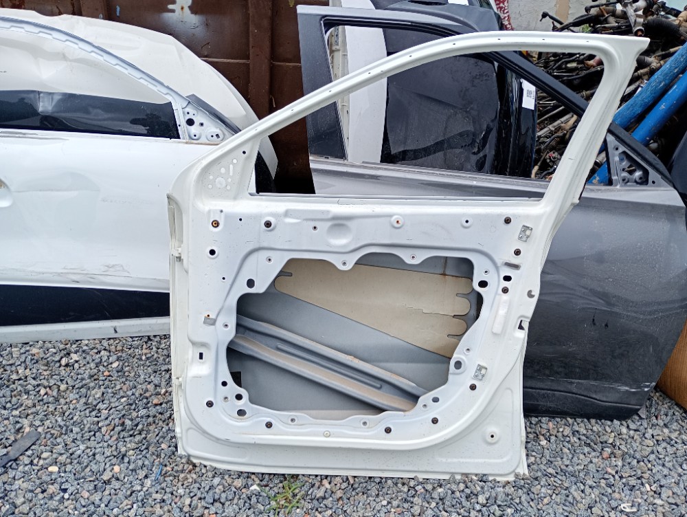 Porta dianteira direita Fiat Toro 2016/2023 2
