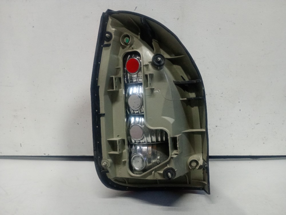 Lanterna Direita Chevrolet Zafira 2003 / 2007 Recuperado Direito/passageiro 7