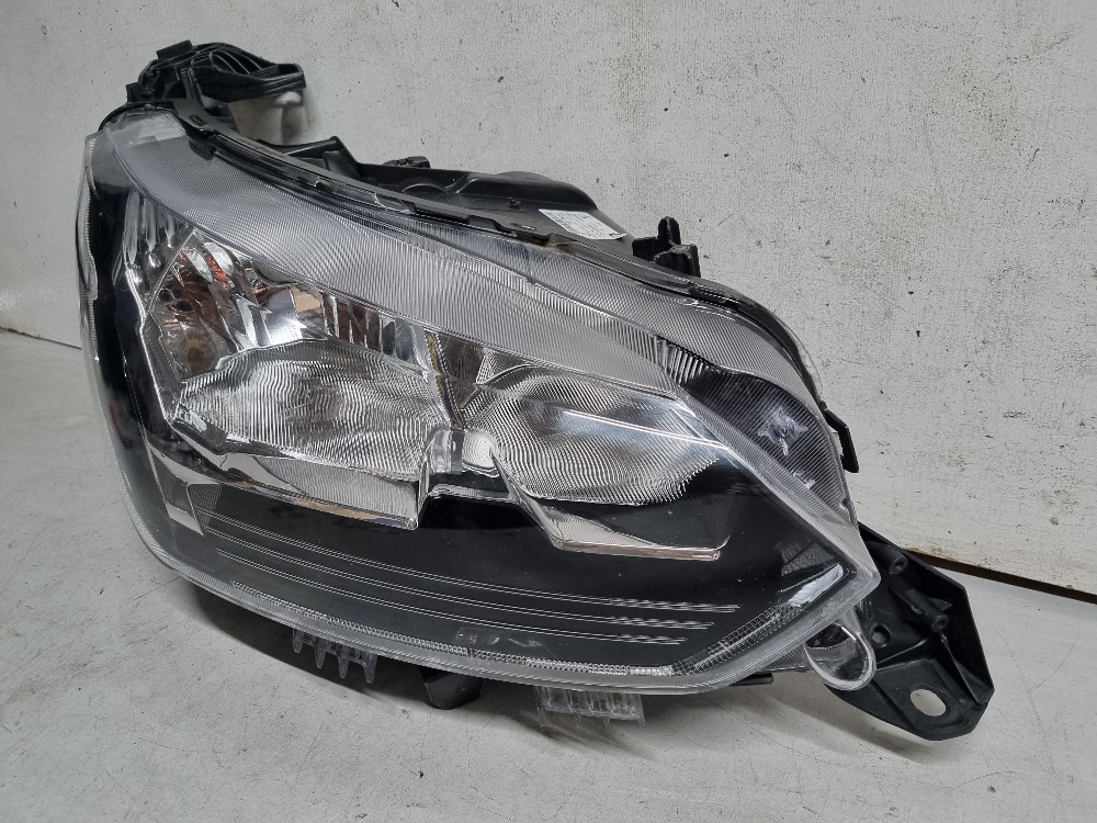 Farol Lado Direito Do Peugeot 208 Modelos 2020 / 2024 Direito/passageiro 2
