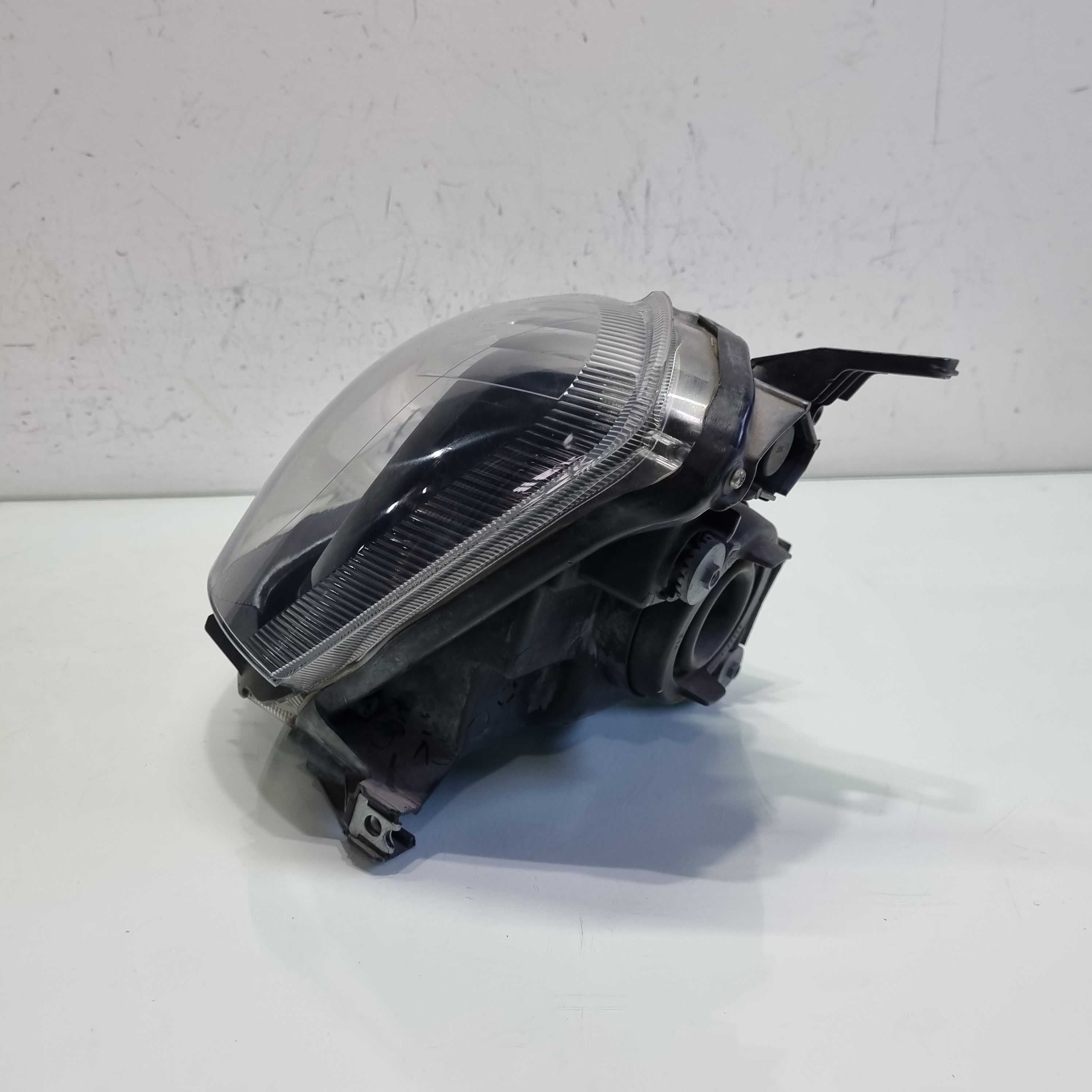 Farol lado esquerdo Toyota Etios mascara negra 2015/2019 1