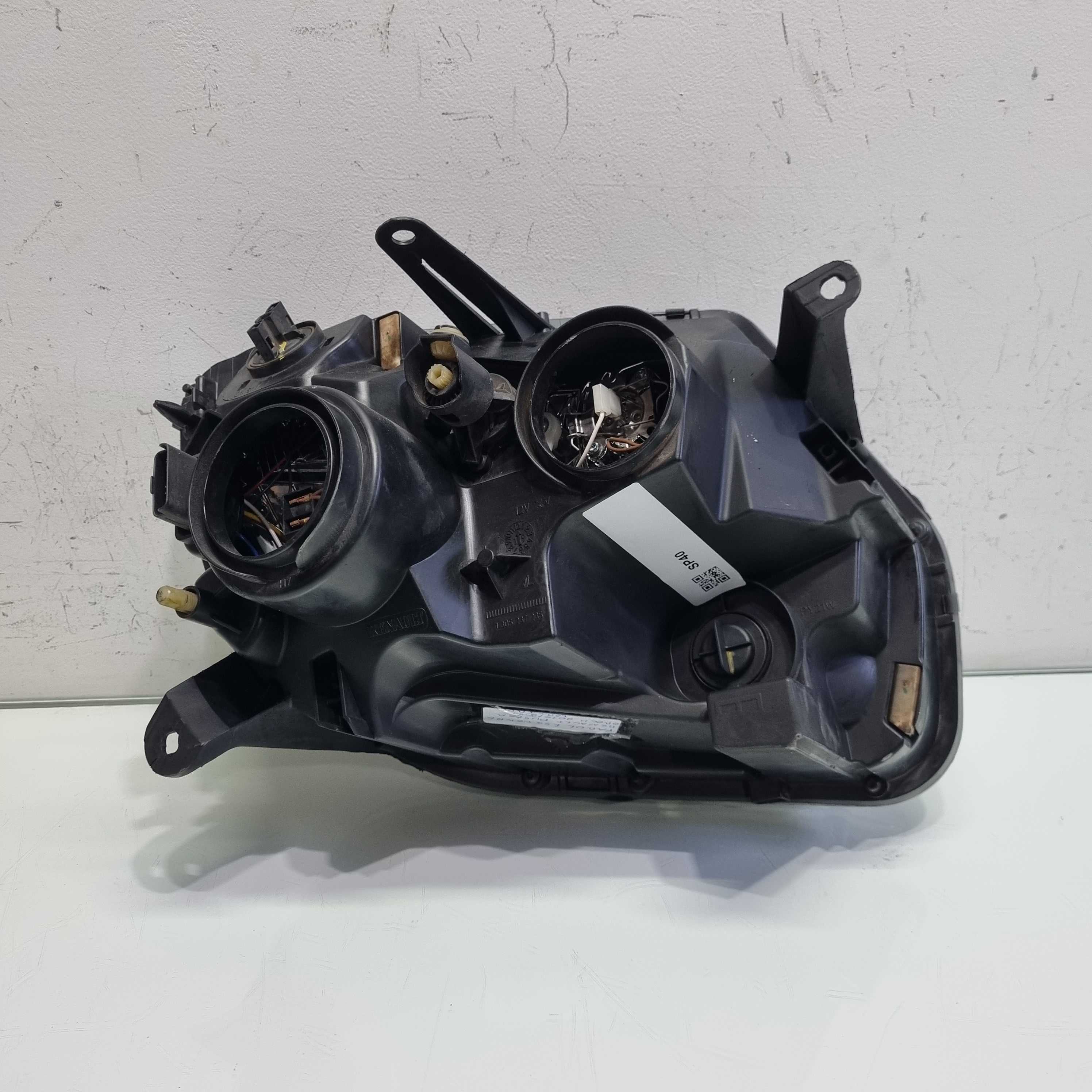 Farol lado esquerdo Renault Duster mascara negra 2016/2020 3