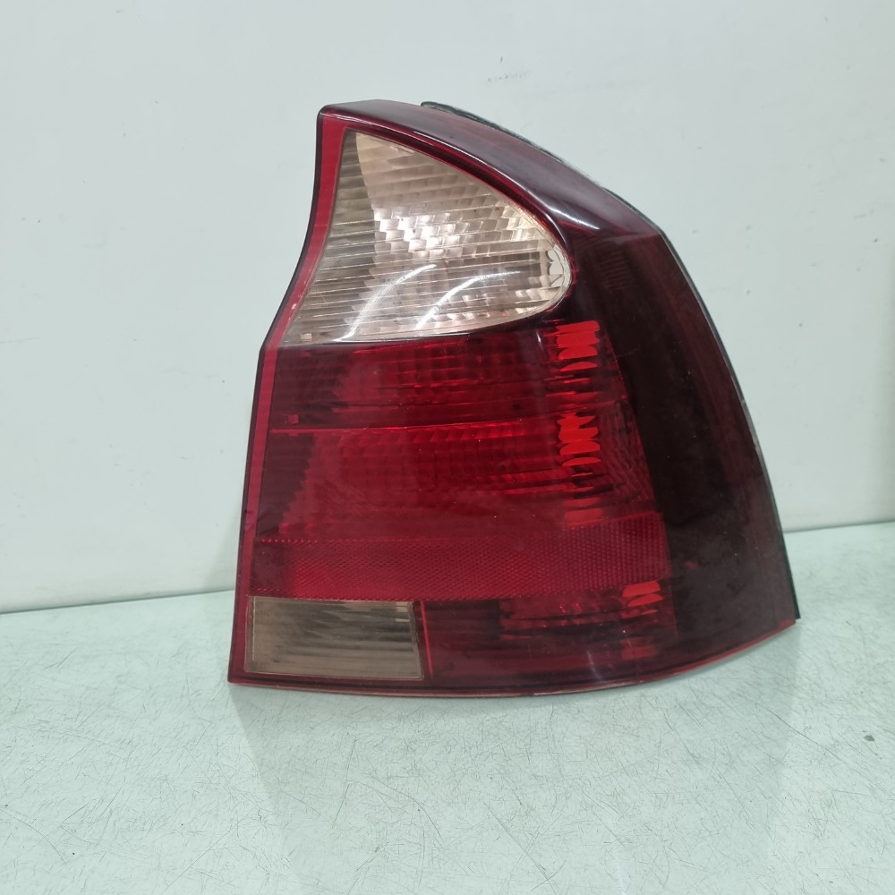 Lanterna Lado Direito Chevrolet Corsa Sedan 2003/2012 Usado. Direito/passageiro 1