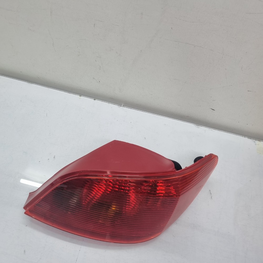 Lanterna Do Lado Direito Peugeot 307 Modelos 2001/2005 Direito/passageiro 2