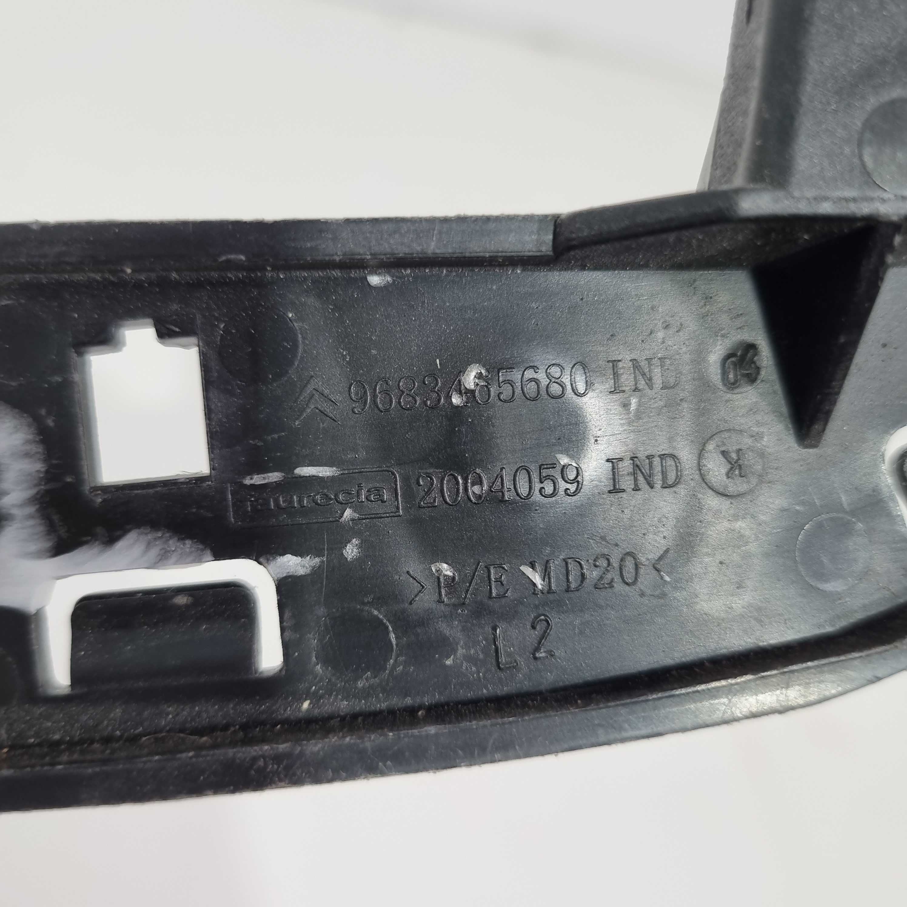 Guia Esquerda Parachoque Dianteiro Citroen C3 2013/2019 2