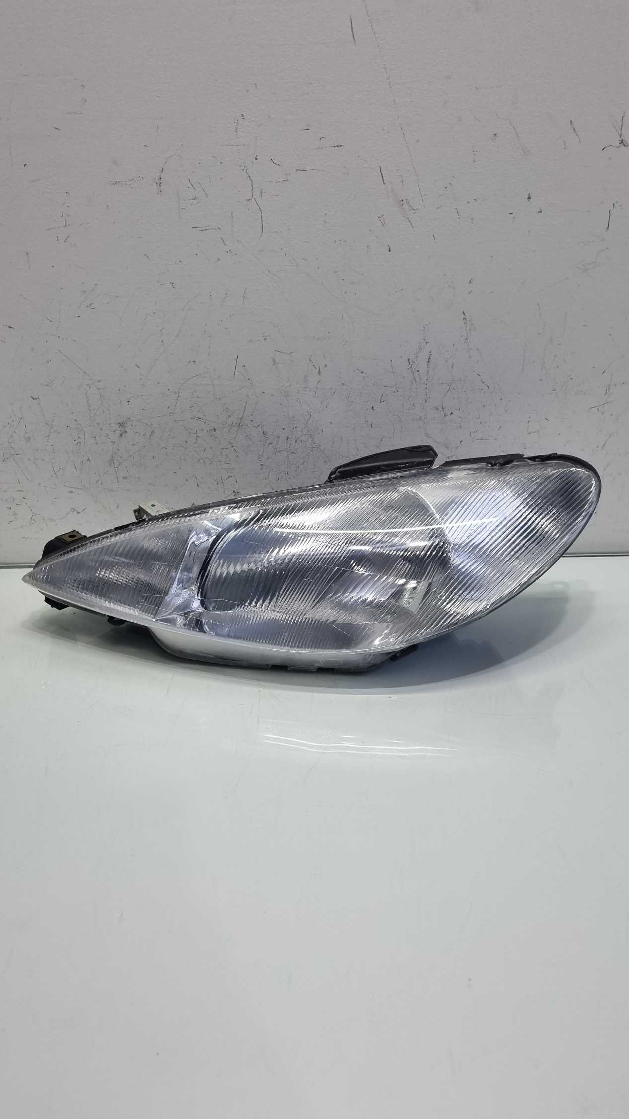 Farol lado esquerdo Peugeot 206 modelo 1999/2002 2