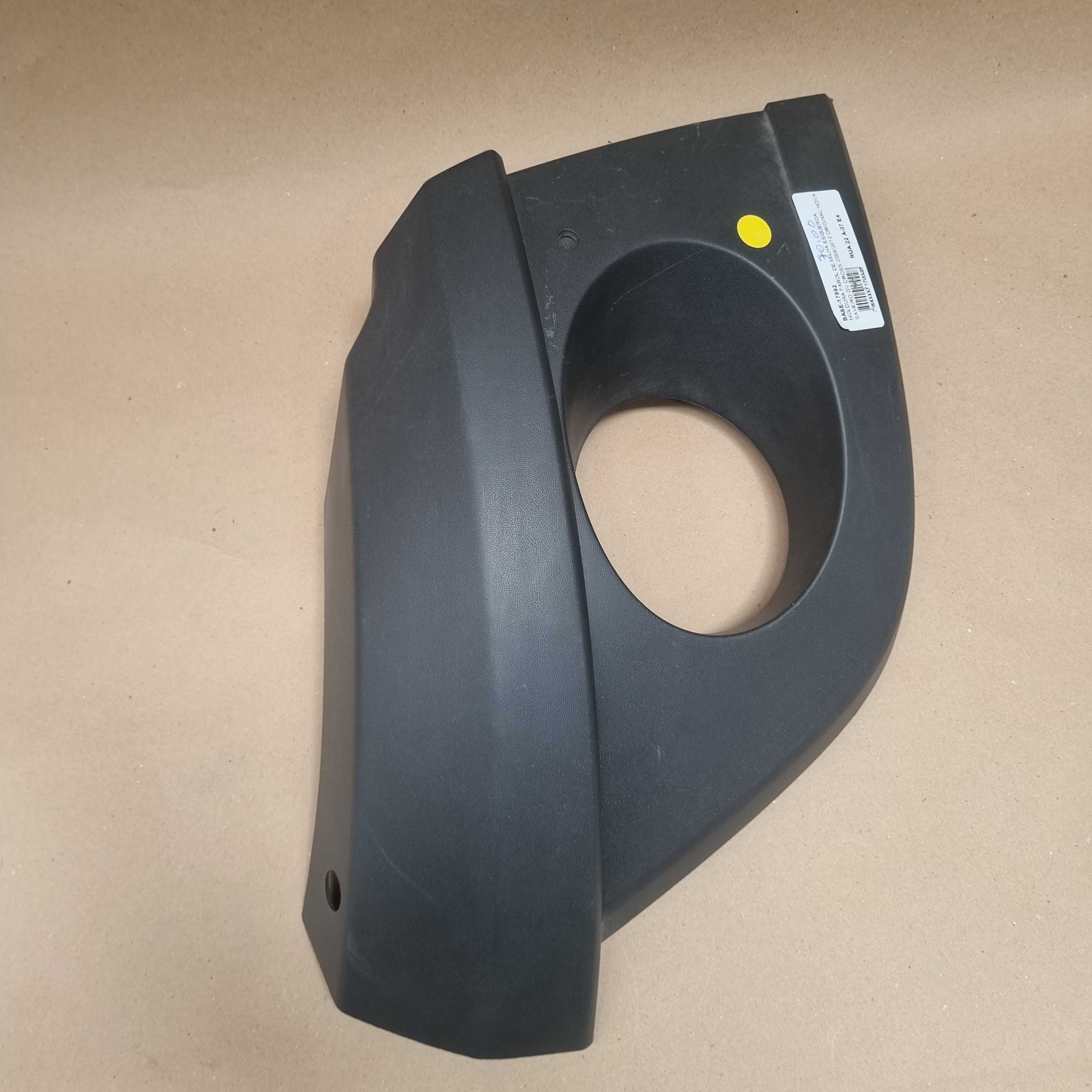 Moldura Farol Milha Esquerda Vw Saveiro Cross 2009/2012 Preto Esquerdo 3