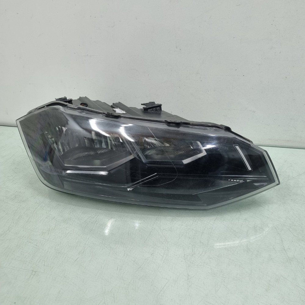 Farol Lado Direito Volkswagen Polo Virtus 2017 À 2022 Usado. Direito/passageiro 2