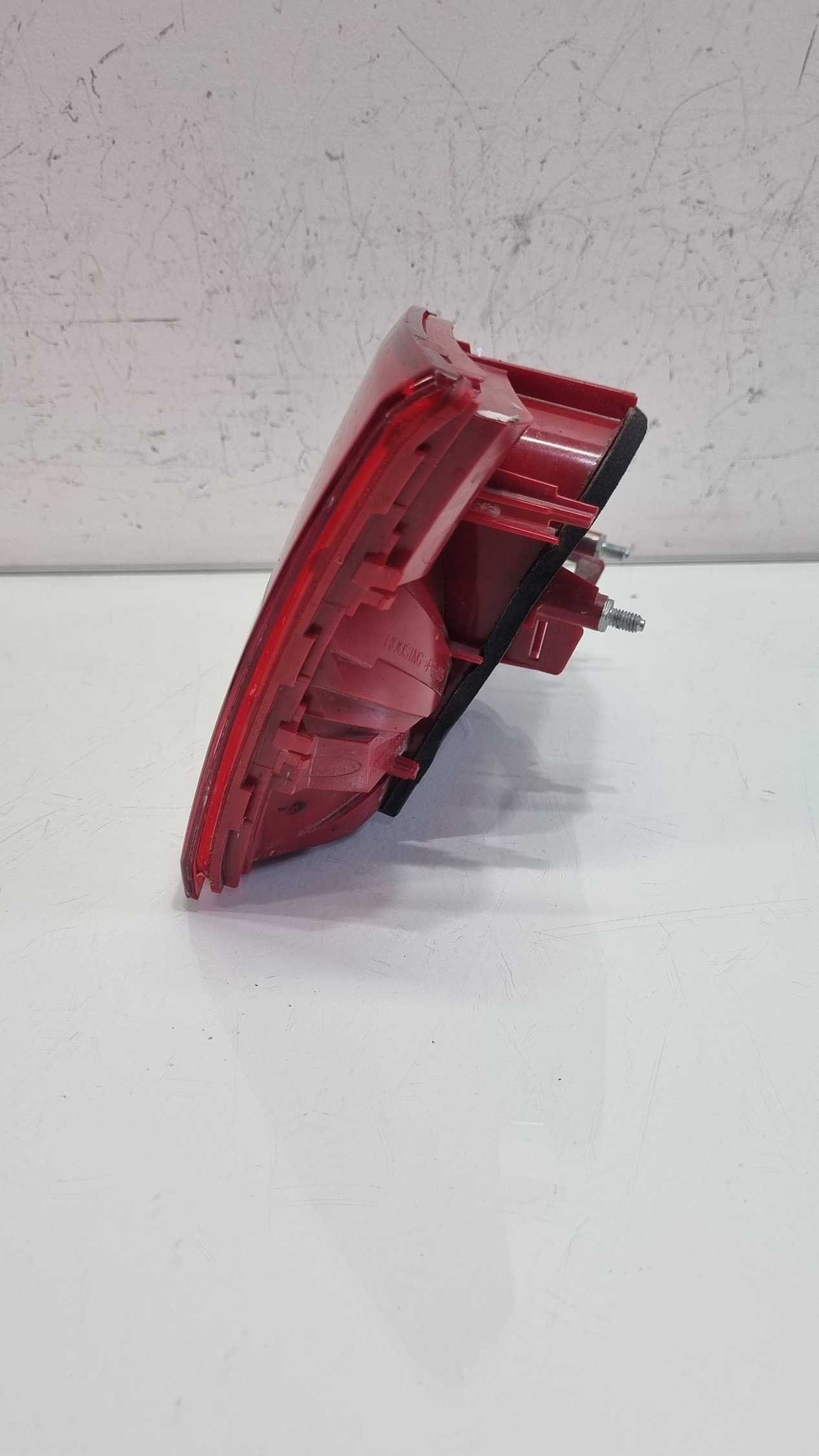 Lanterna Direito tampa Volkswagen Jetta modelo 2012/2015 1