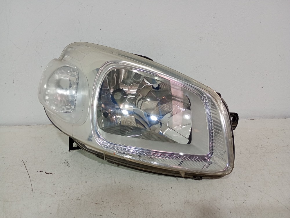 Farol Direito Uno Vivace Compatível 2015/2016 Recondicionada Direito/passageiro 1