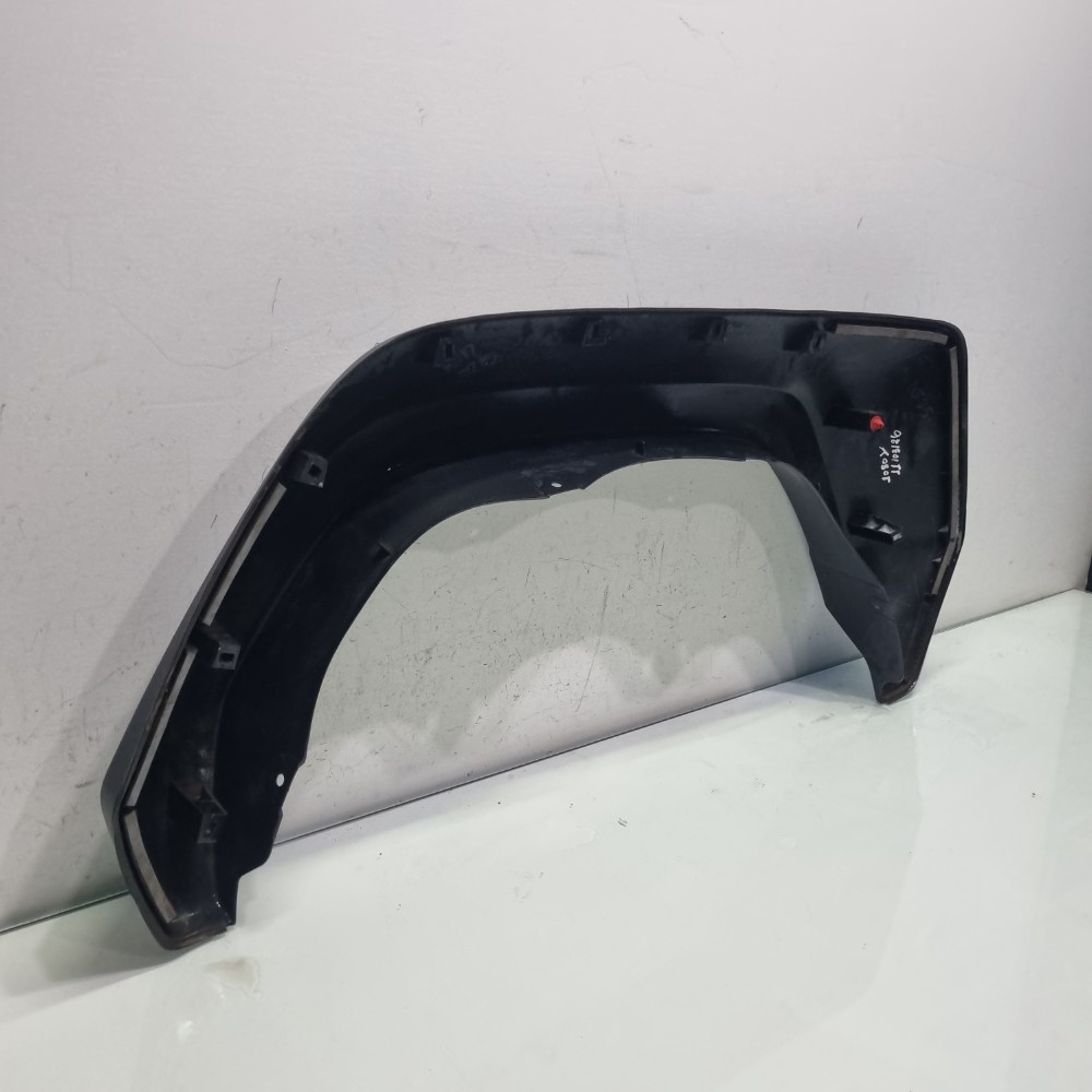 Moldura da lateral traseira direita hilux 18/23 original 3