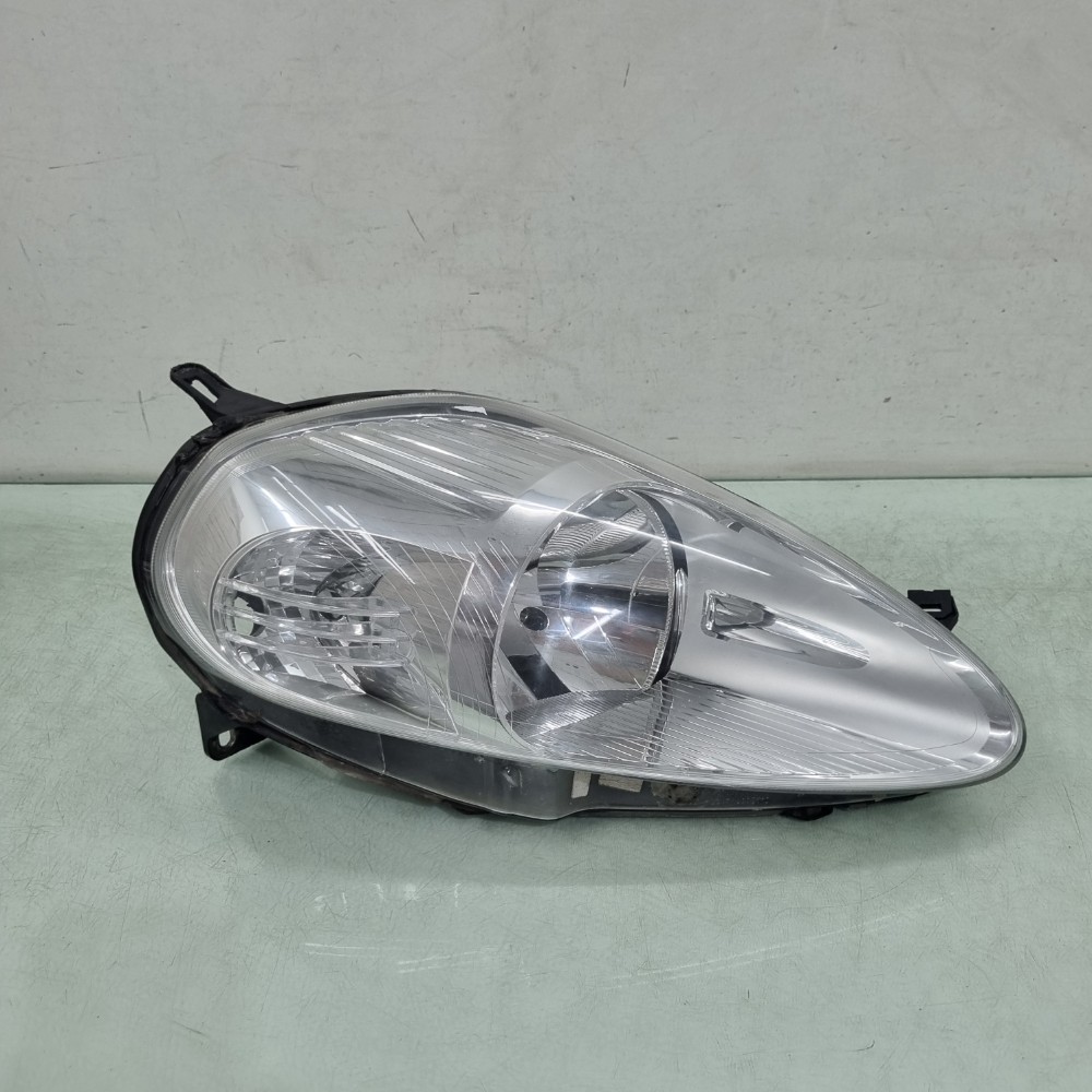 Farol Do Lado Direito Fiat Punto Modelos 2009/2012 Direito/passageiro 1