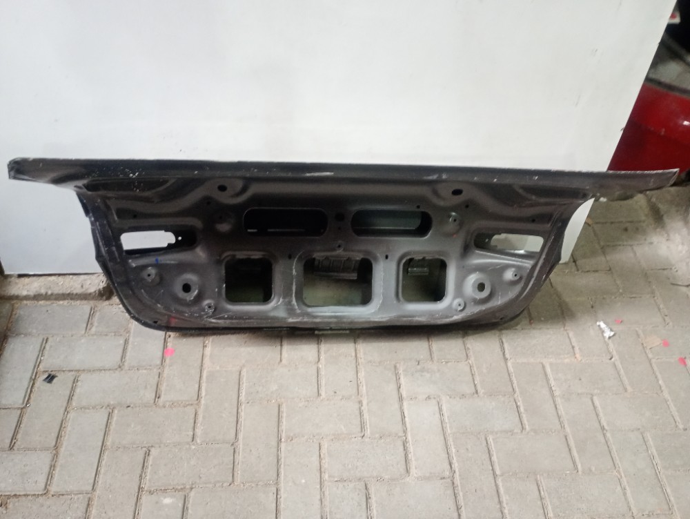 Tampa Traseira Fiat Cronos 2017/2023 Recuperada Original 3