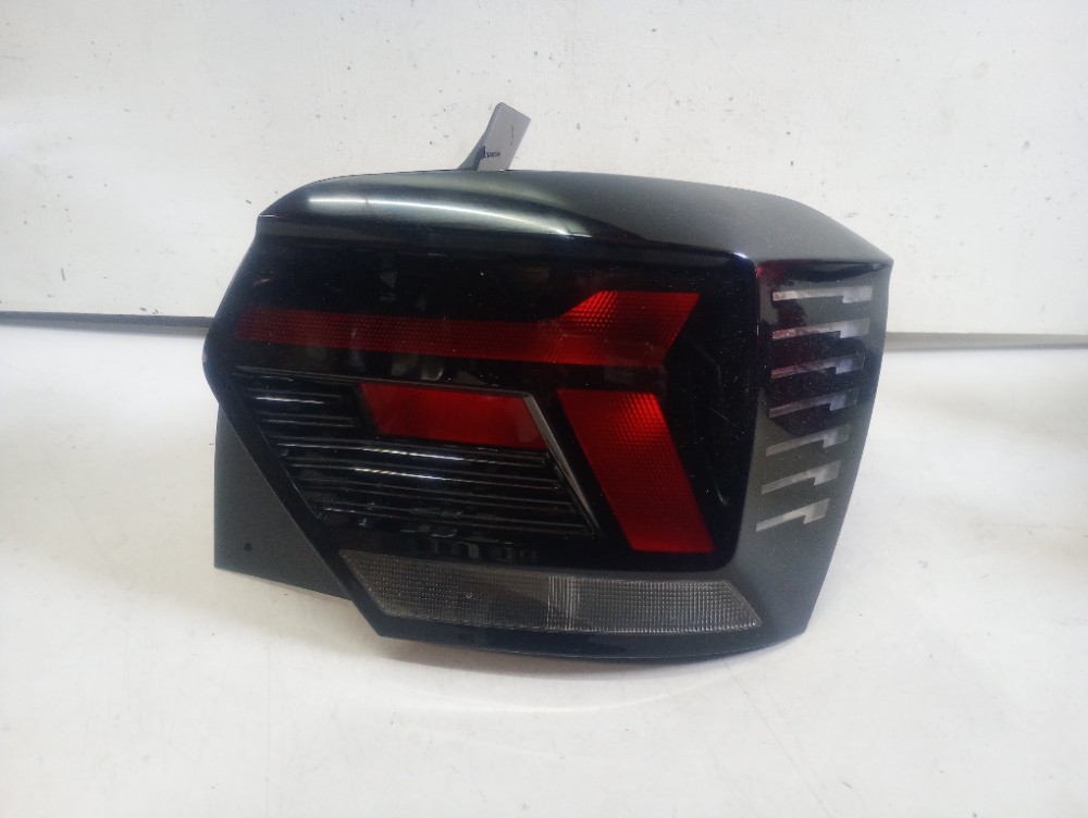 Lanterna Dir. Volkswagen Polo Track 2023/2025 Original Usada