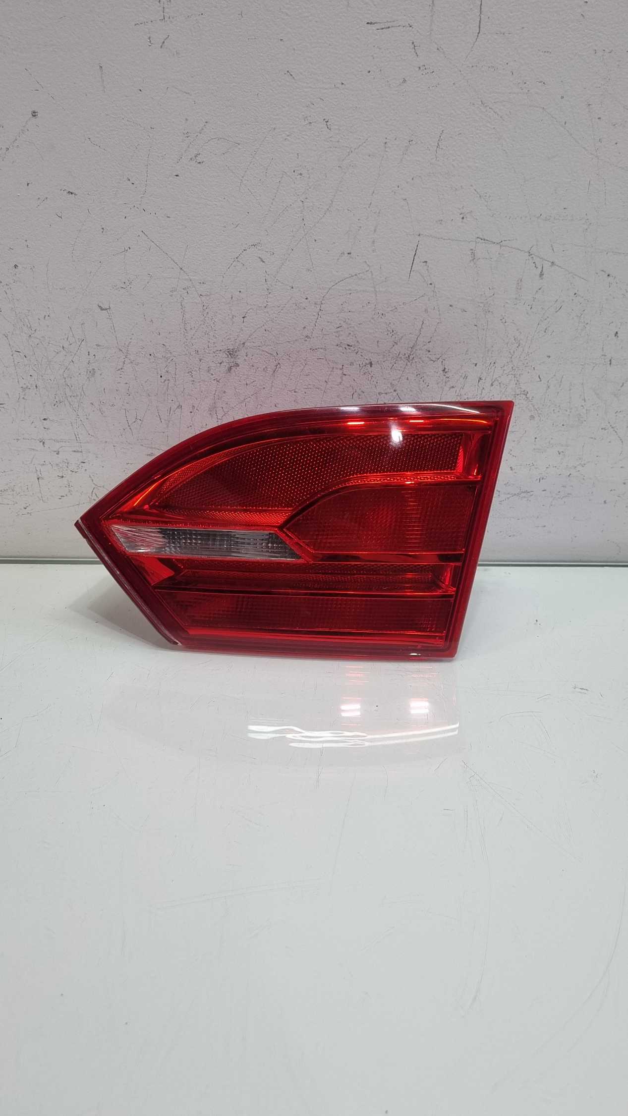 Lanterna Direito tampa Volkswagen Jetta modelo 2012/2015 3