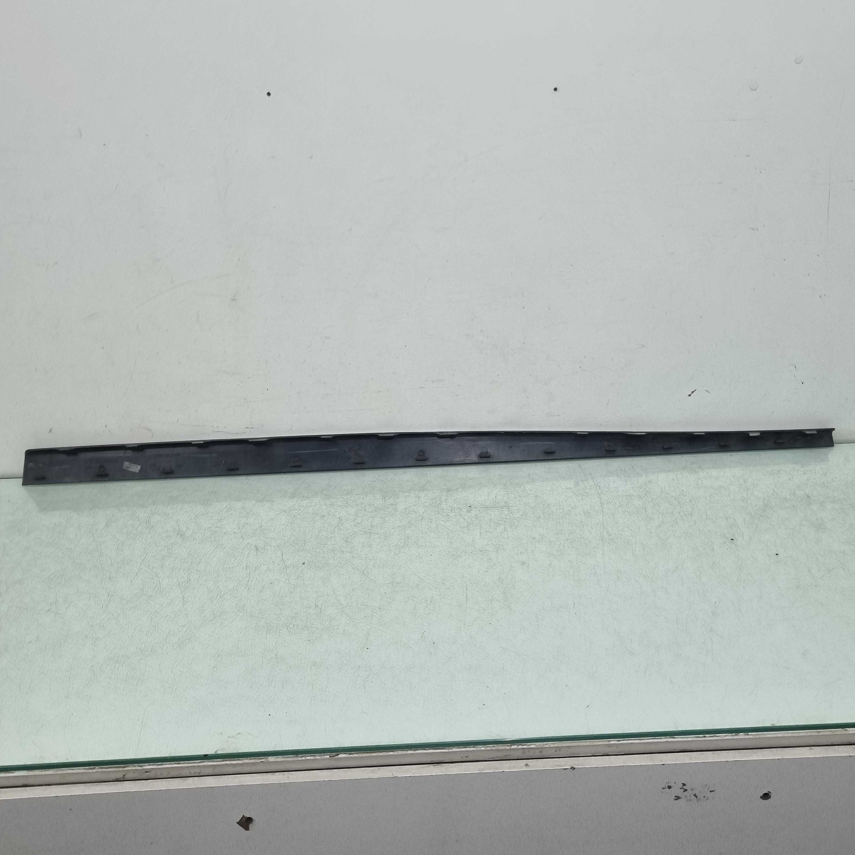 Friso Spoiler Direito Renault Duster 2016/2020 Original Usad 4