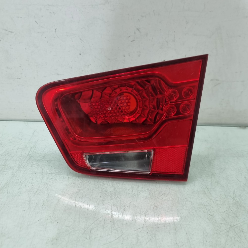Lanterna Tampa Direita Kia Cerato Modelos 2009/2012 Direito/passageiro 1