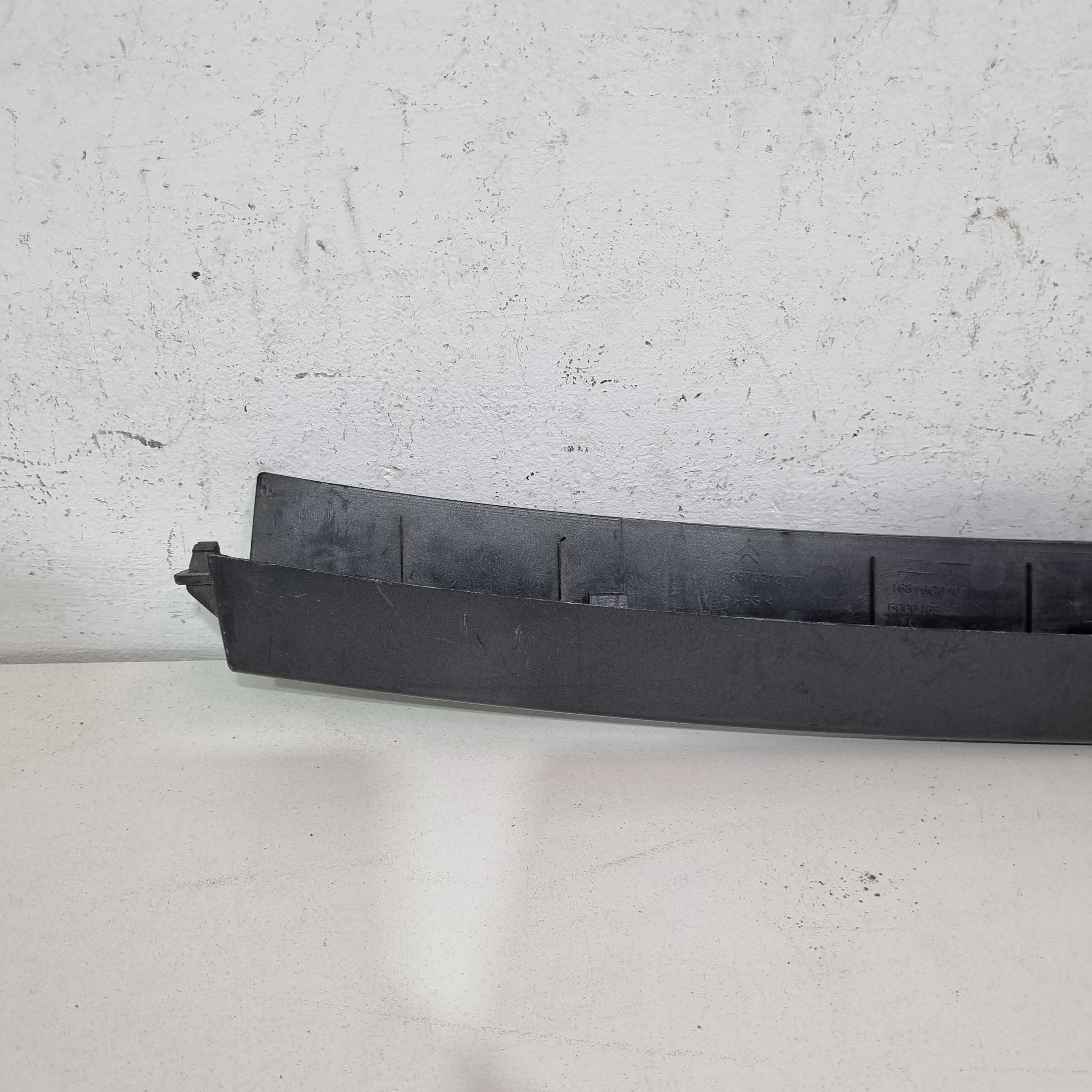Moldura Inferior Da Grade Central Citroën Aircross 2011/2015 Cinza 6