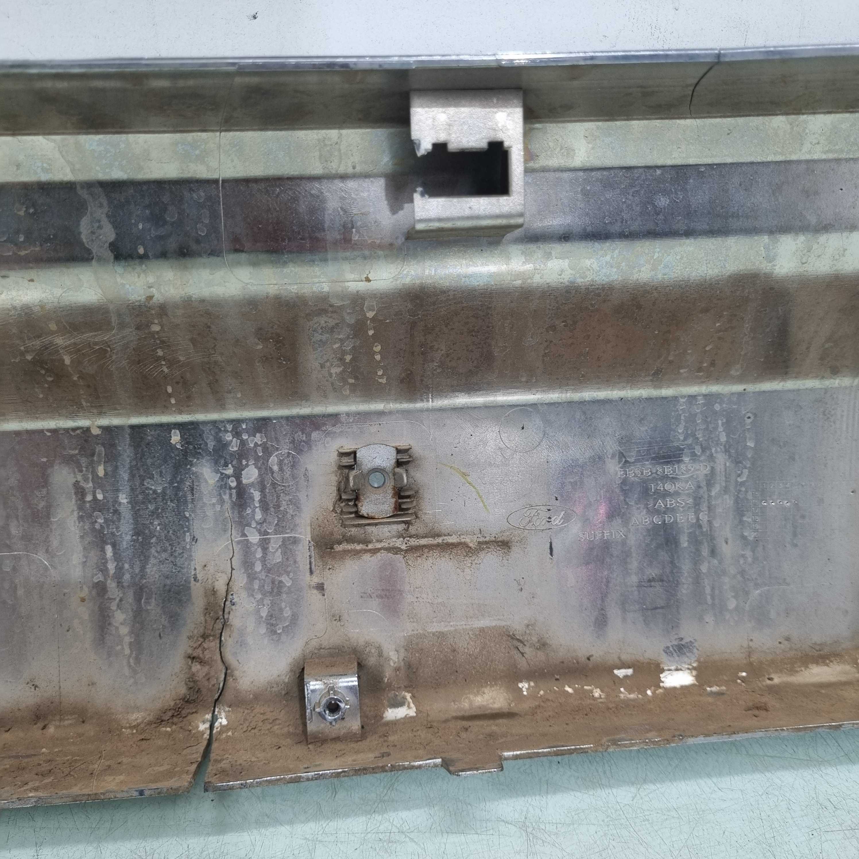 Moldura Central Grade Ford Ranger 2017/2019 C/avaria Usada 7