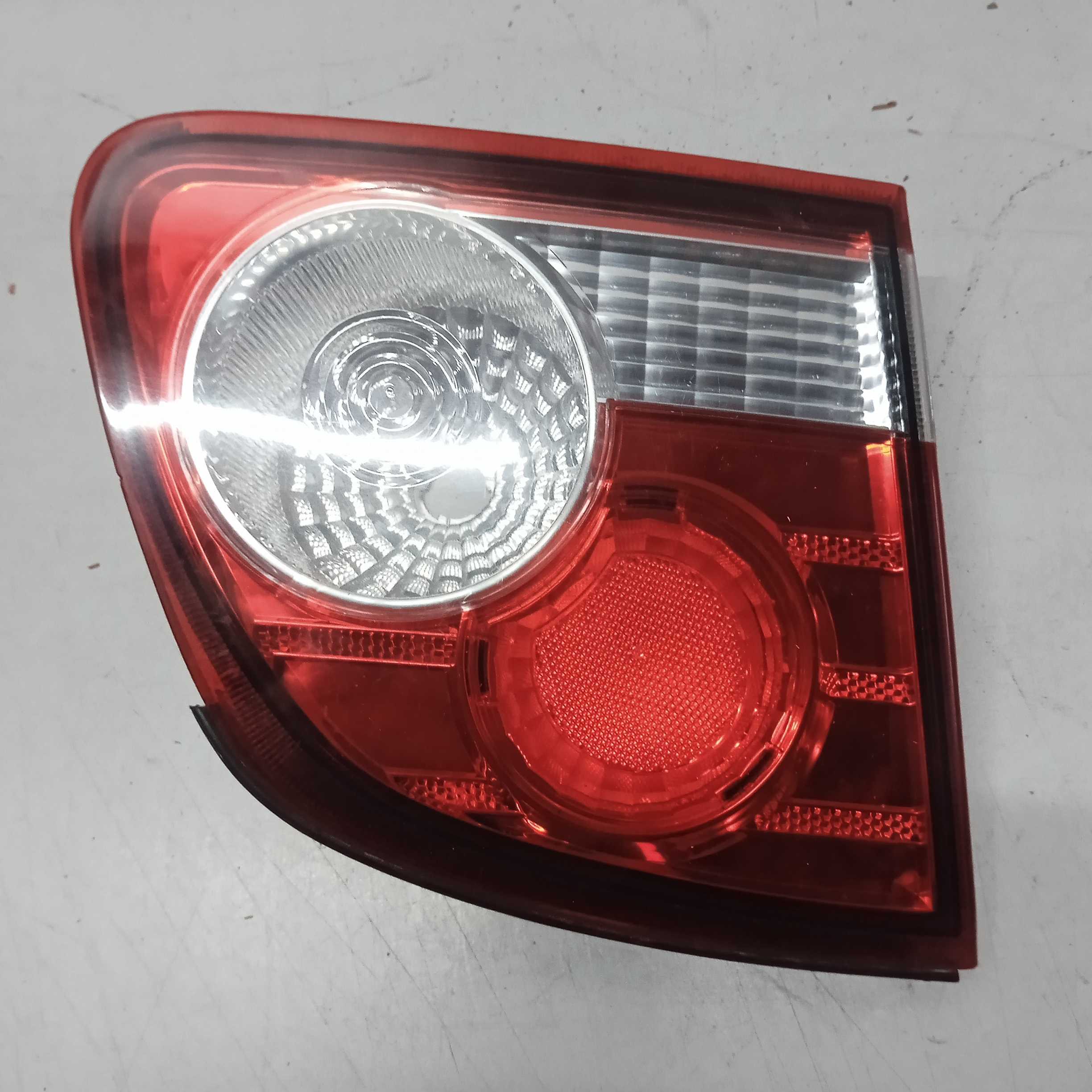 Lanterna Esq Tampa Tras Chevrolet Corsa Ano 2011 / 2016 1