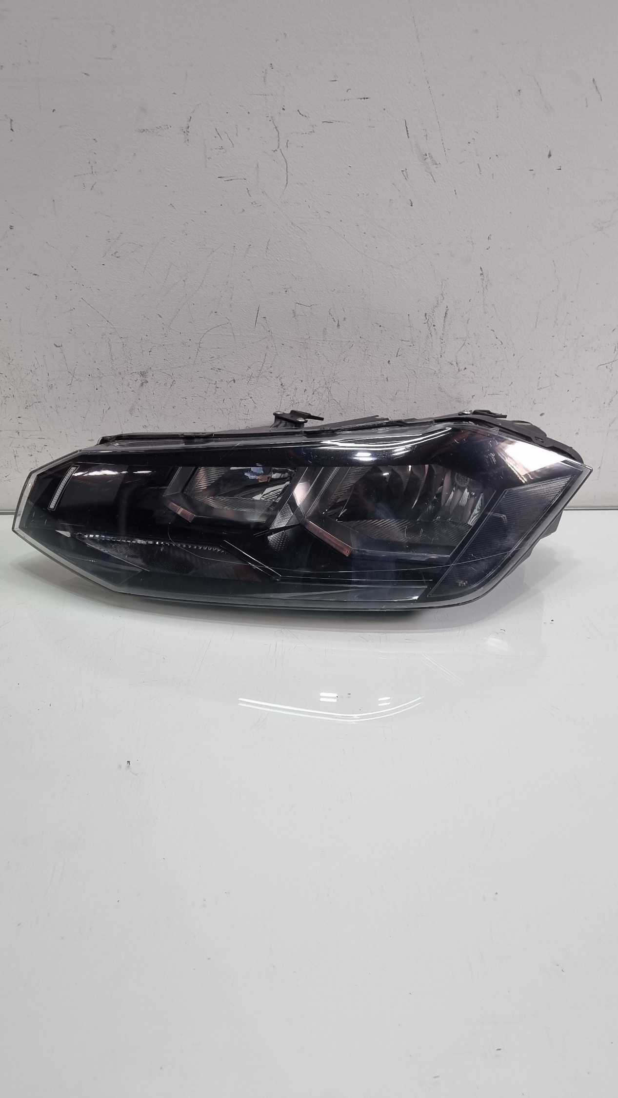 Farol lado esquerdo Volkswagen Polo mascara negra 2017/2022 3