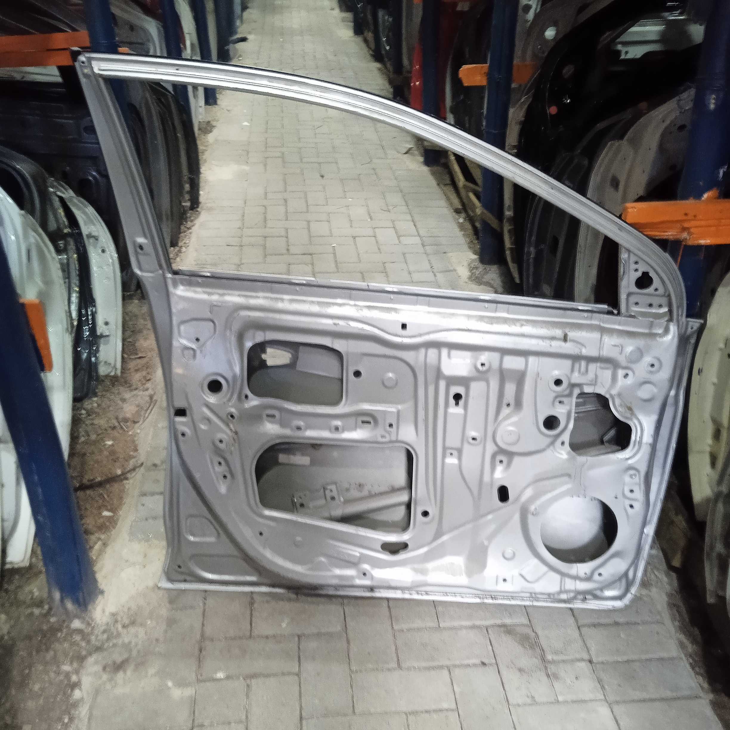 Porta dianteira esquerda yaris 2017/2023 2