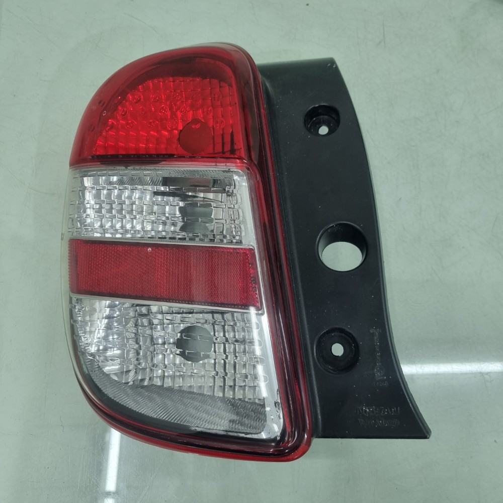 Lanterna Do Lado Esquerdo Nissan March Modelos 2012/2015 Esquerdo/motorista
