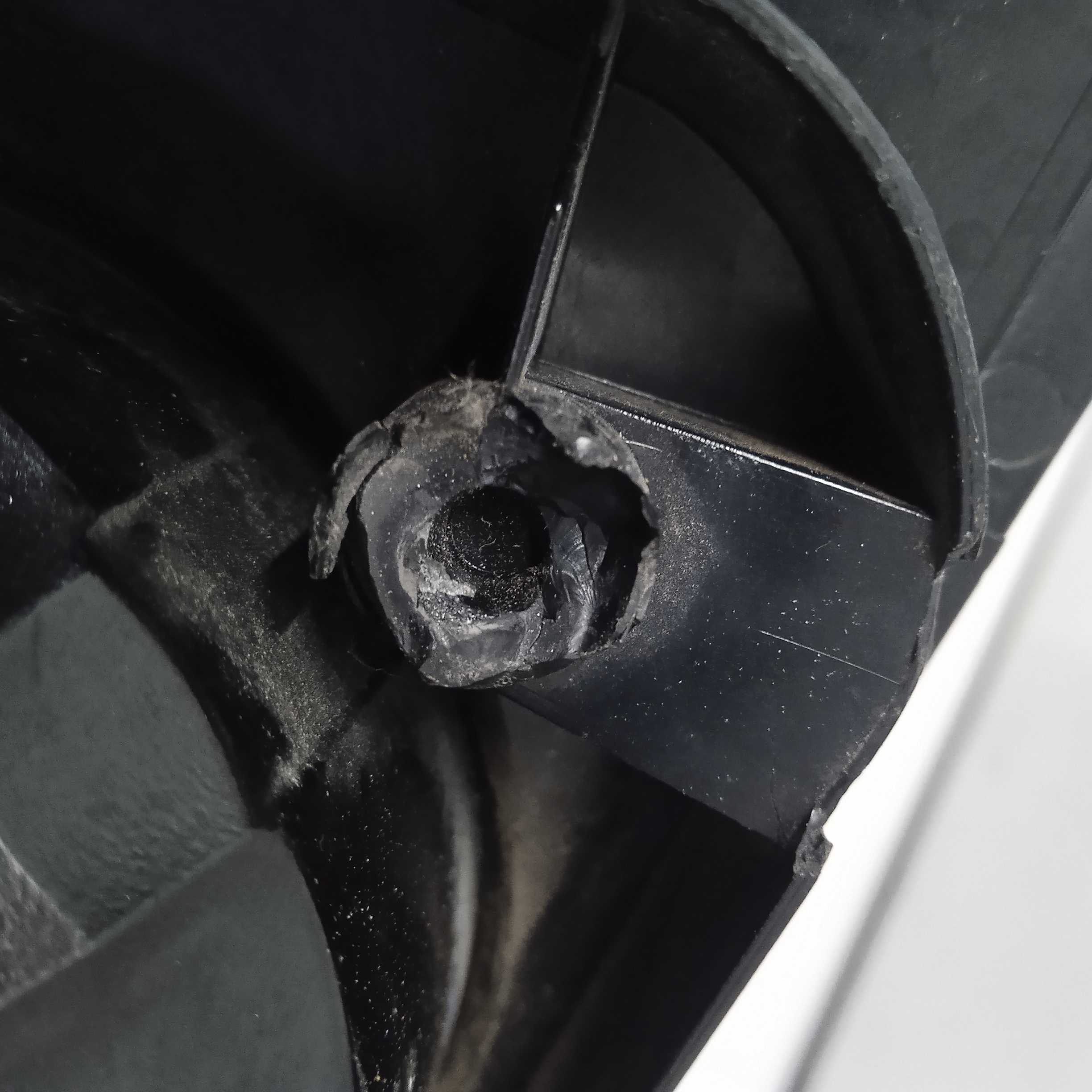 Lanterna Esq Tampa Tras Chevrolet Corsa Ano 2011 / 2016 3