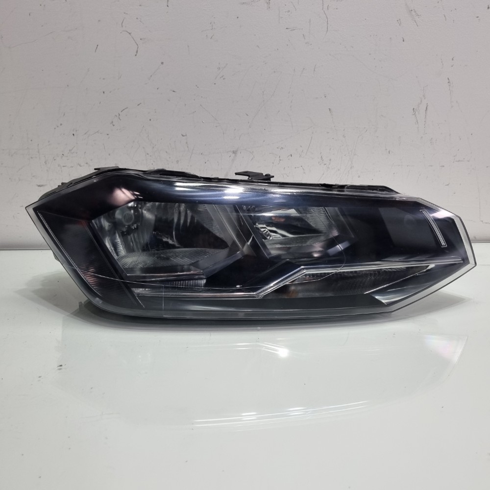 Farol Do Lado Direito Volkswagen Polo Modelos 2017/2020 Direito/passageiro 1