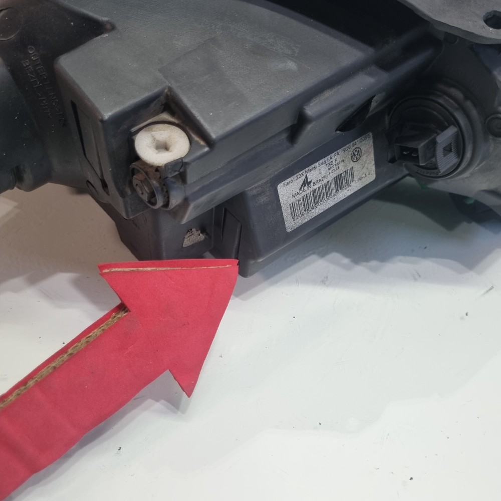 Farol C/friso Prata Do Lado Esquerdo Volkswagen G7 2016/2018 Esquerdo/motorista 7