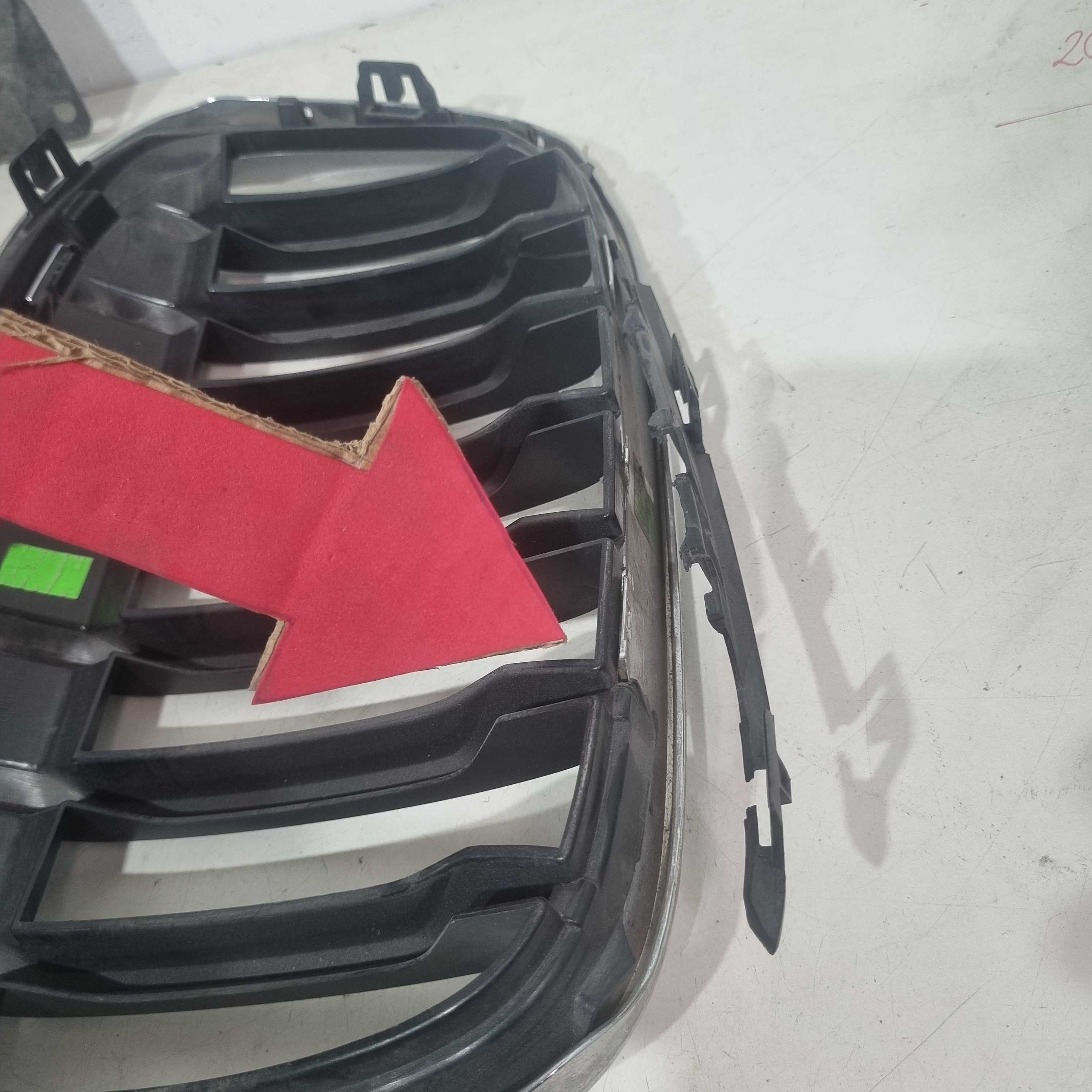 Grade Superior Direita Bmw X1 2016/2019 Original 6