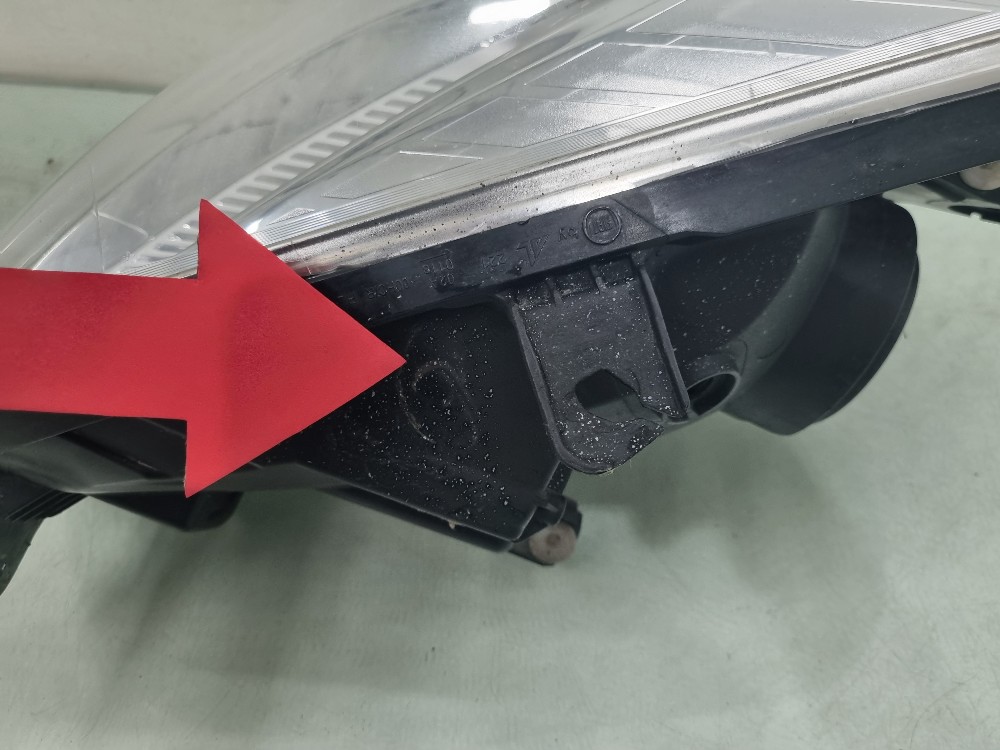 Farol direito cromado Fiat Uno drive 2016/2020 recuperado 7